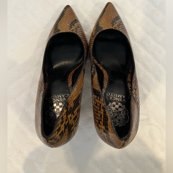 Vince Camuto women’s snakeskin brown heels - Picture 3 of 3